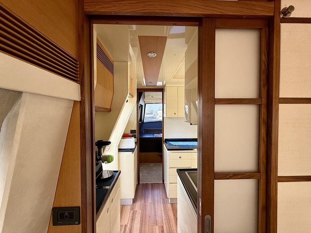 2005 FERRETTI YACHTS 731 